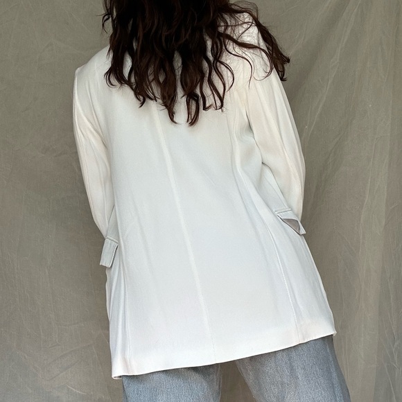 Beautiful white blazer - Picture 2 of 6